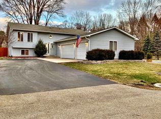25086 W Columbia Bay Rd, Lake Villa, IL 60046