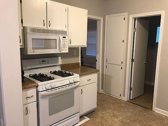 Kitch and bthrm door