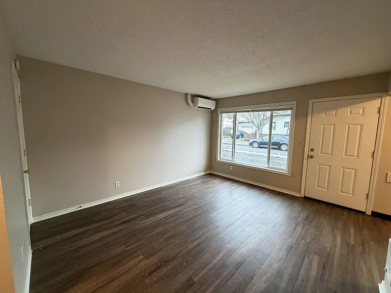 9105-07 NE Hoyt St #606-610 — Photo 9