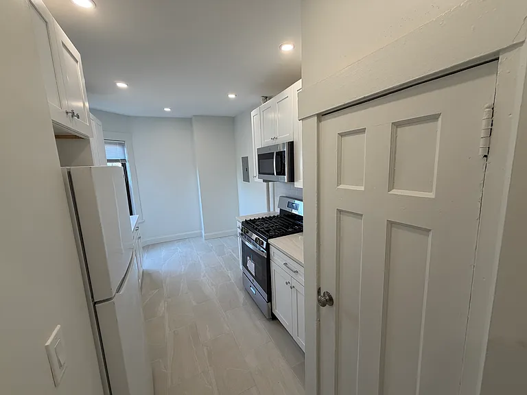 245 McLean Ave #6 — Photo 3