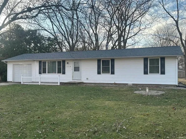 1318 Saint Marys Dr, Warsaw, IN 46580