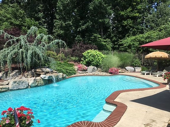 Saltwater/Heated Pool
