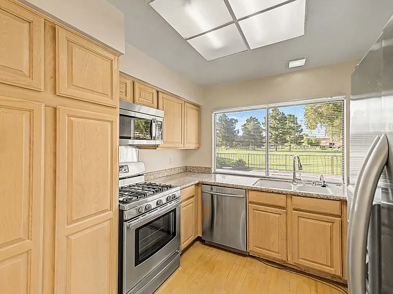3159 Bel Air Dr — Photo 10
