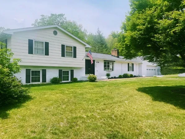 1407 Russell Dr, Covington, VA 24426