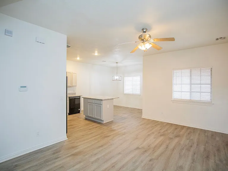 786 W Breeze Cv — Photo 4