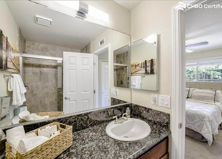 3911 Hills Ct — Photo 32