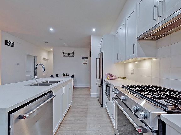 5th image of 16433 19th Ave #95