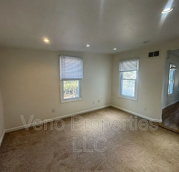 83 Middle St #2 — Photo 7