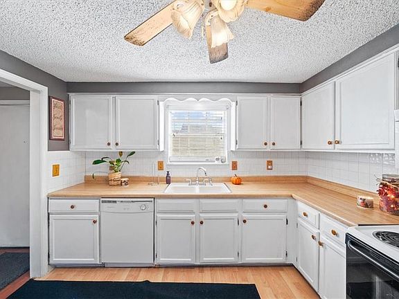 5th image of 11916 E 59th Terrace Cir