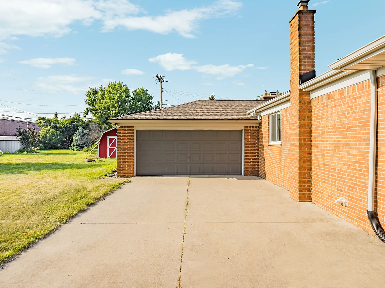 3 bed, 1.5 bath, 1663 sqft, $2,300 — Photo 3