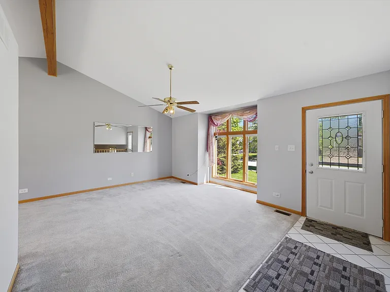 752 Rosanne St — Photo 8