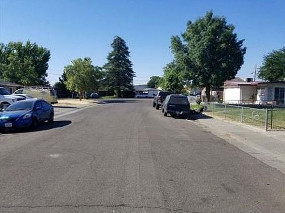 Exterior Neighborhood (street photo)