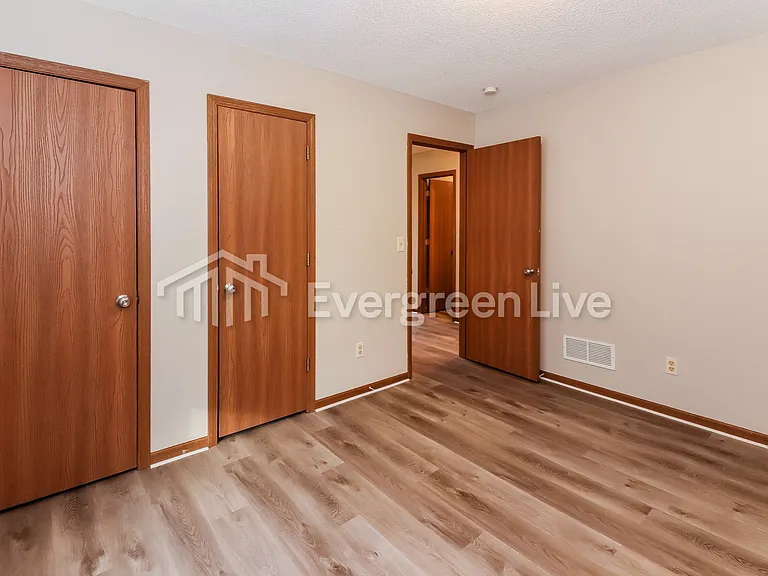 1501 Hawthorne Cir — Photo 10