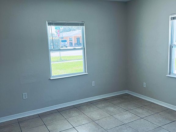 3rd image of 1400 Binney Dr #1400