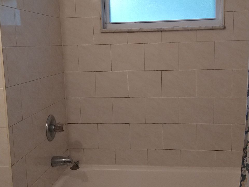 2nd image of 215 29th St S #C