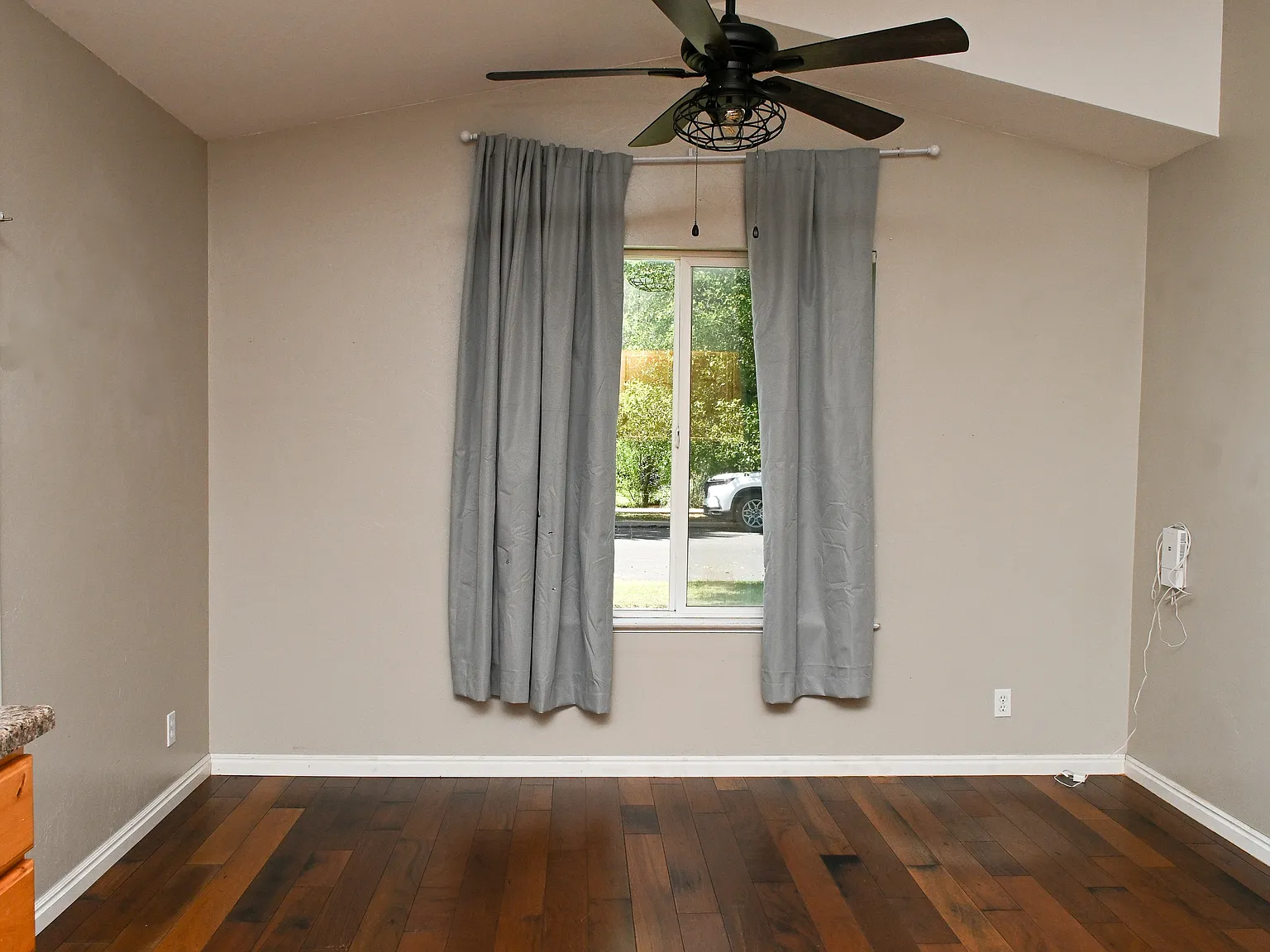 3 bed, 2.0 bath, 1157 sqft, $1,900 — Photo 3