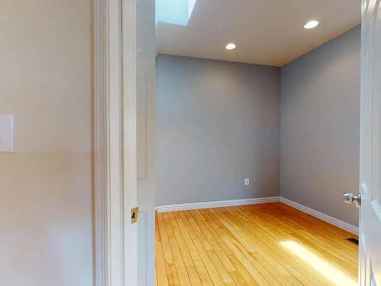 615 16th St NE — Photo 26