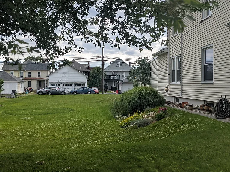613 N Chestnut St — Photo 3