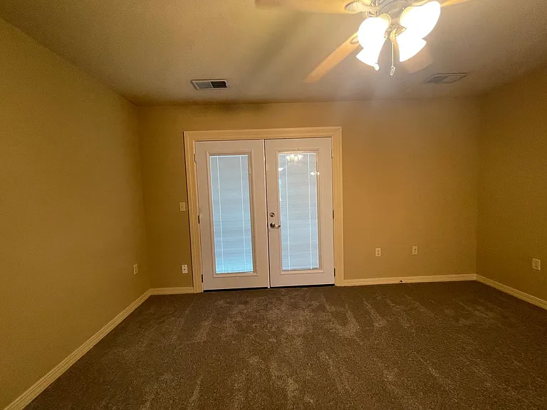 260 Toni Ln #D — Photo 4