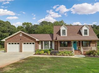 3215 Mansfield Rd, Burlington, NC 27217