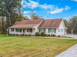 1320 Pratt Rd, Ararat, NC 27007