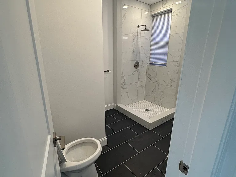 55 Queensberry St #12 — Photo 5
