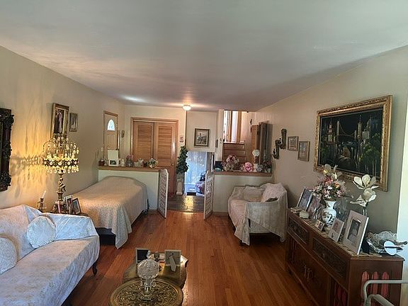 4th image of 6034 N Bernard St