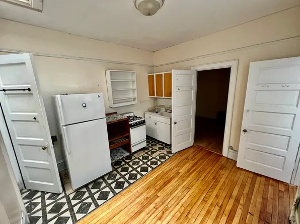 419 State St APT 4, Madison, WI 53703