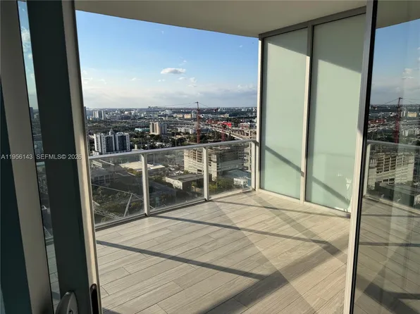 851 NE 1st Ave, Miami, FL