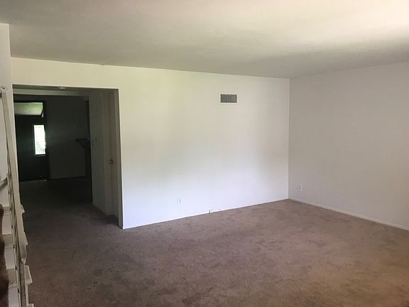 2nd image of 5931 N Old Orchard Dr