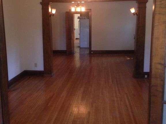 3rd image of 2409 29th Ave S