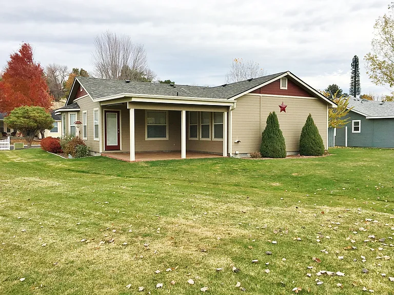 885 E Monarch St — Photo 3