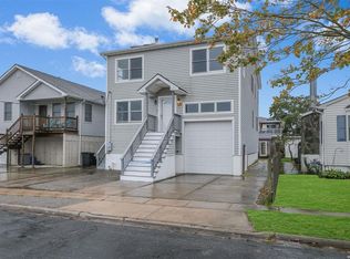 15 Piave Ter, Lindenhurst, NY 11757