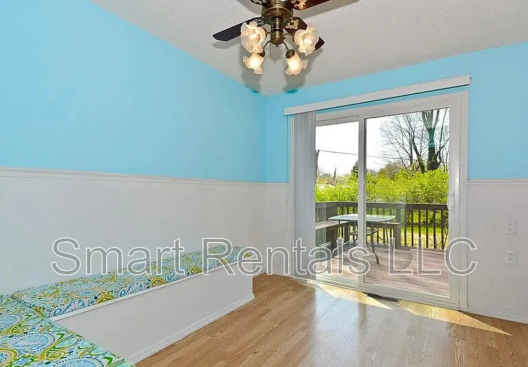 980 Manresa Ln — Photo 8