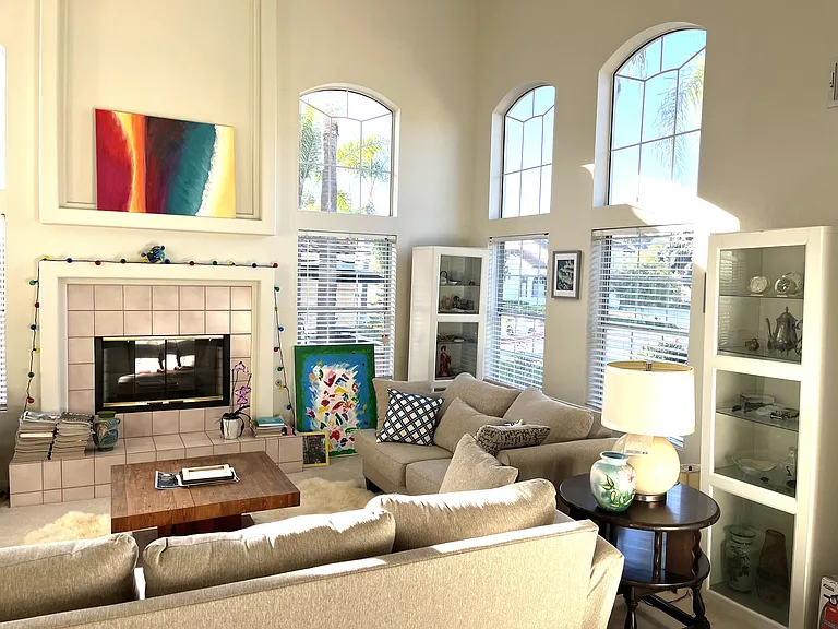748 Corona Dr — Photo 2