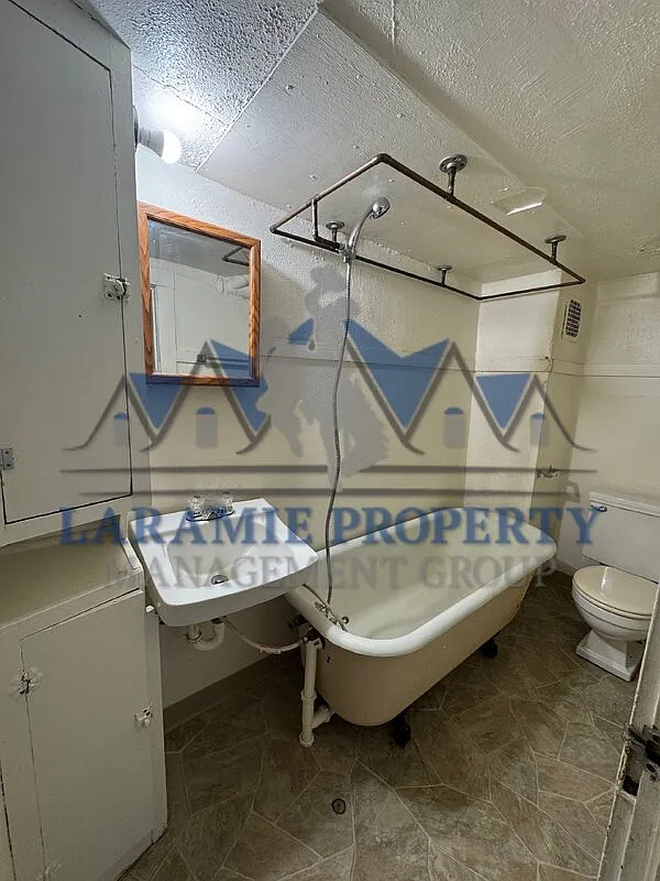 1 bed, 1.0 bath, $749 — Photo 4