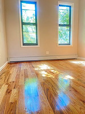 4th image of 524 Riverdale Ave APT 1R