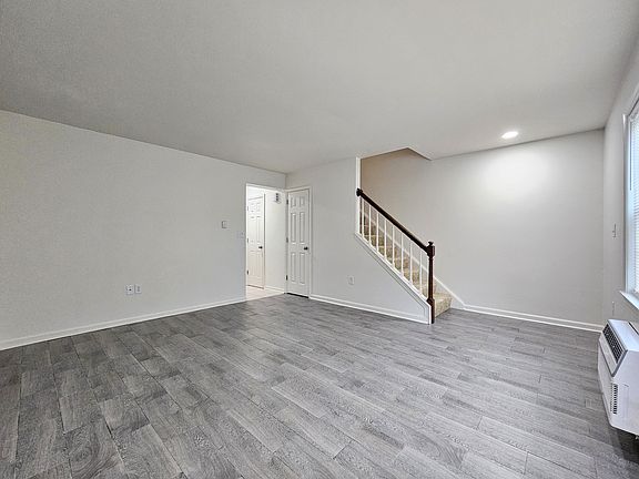3rd image of 104 Bradford Dr