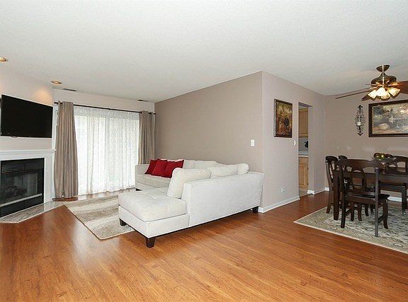 2nd image of 48 W Fern Ct Unit 123