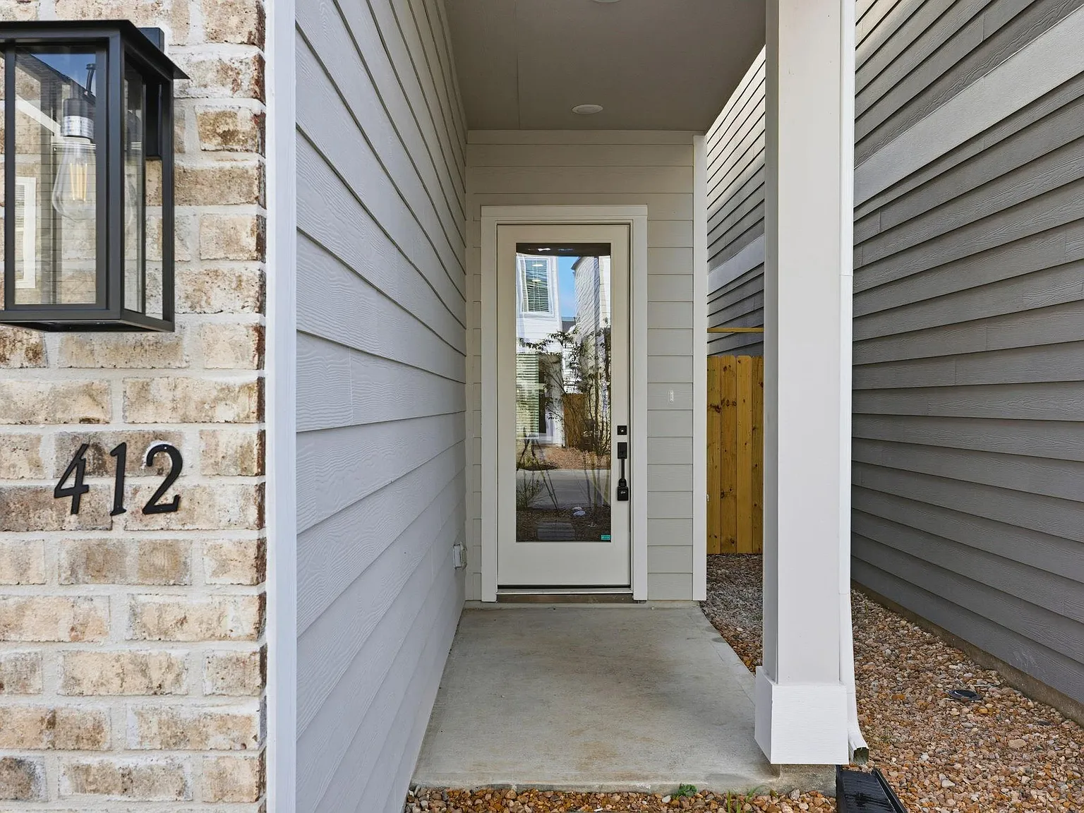 4 bed, 2.5 bath, 1983 sqft, $2,299 — Photo 3