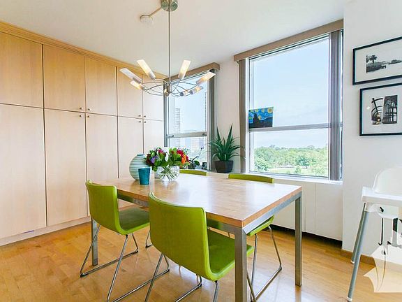 3rd image of 2624 N Lakeview Ave #503