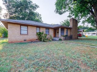 304 SW 7th St, Lindsay, OK 73052