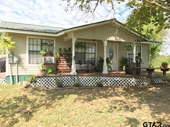 158 S Elm St, Van, TX 75790