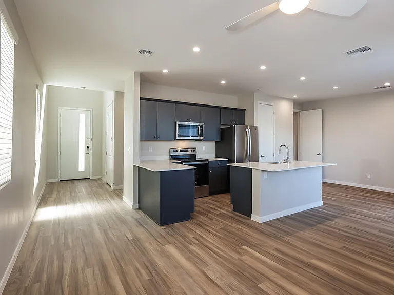 14251 N 7th St #2 — Photo 5