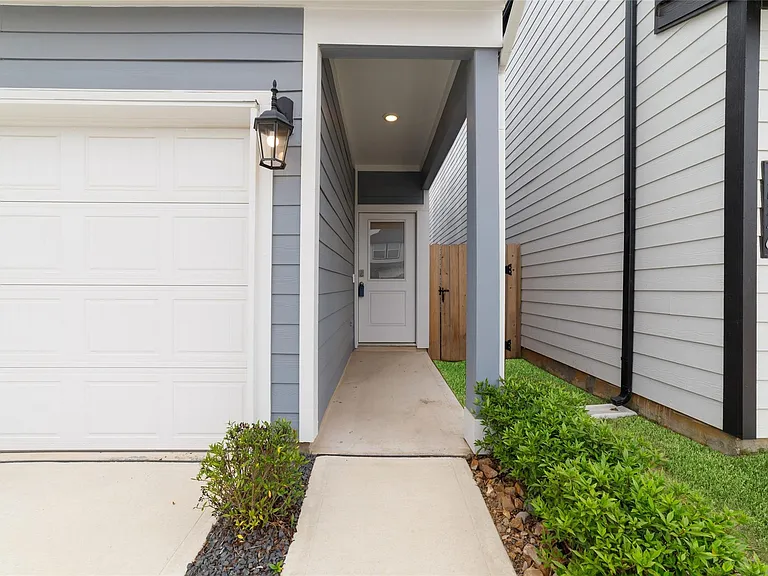 3530 Blue Mockingbird St — Photo 3