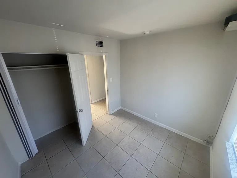 4401 SW 20th St #1-5 — Photo 7