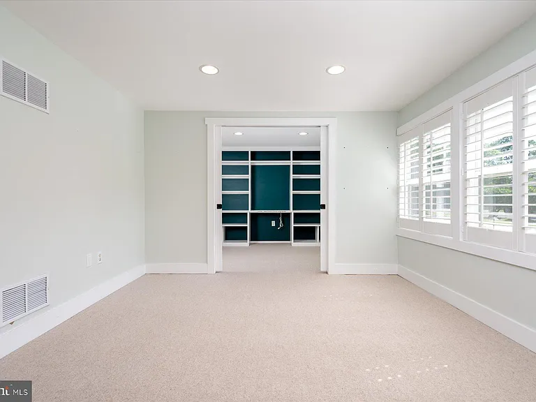 102 Sycamore Rd — Photo 21