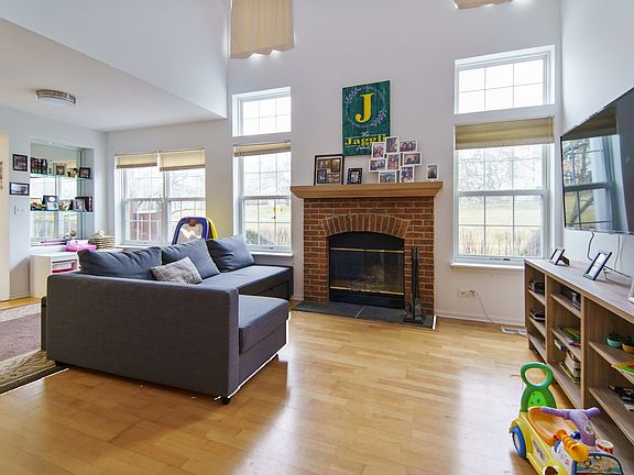 2nd image of 148 Crescent Ln