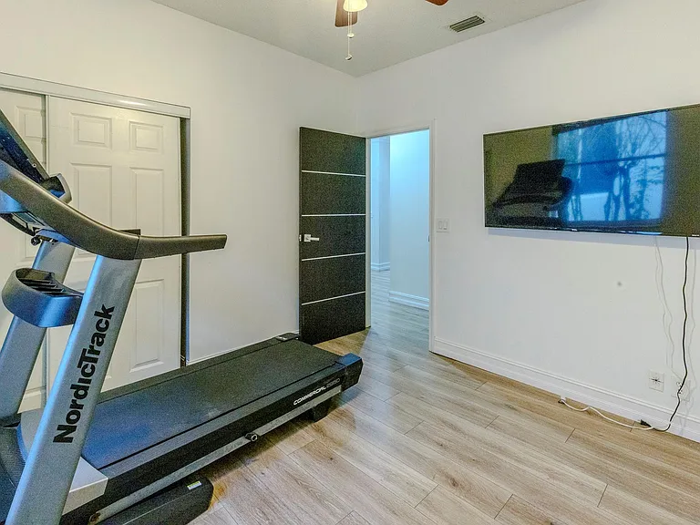 4082 Trenton Ave — Photo 18