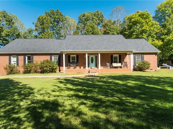 3140 Horn Rd, East Bend, NC 27018